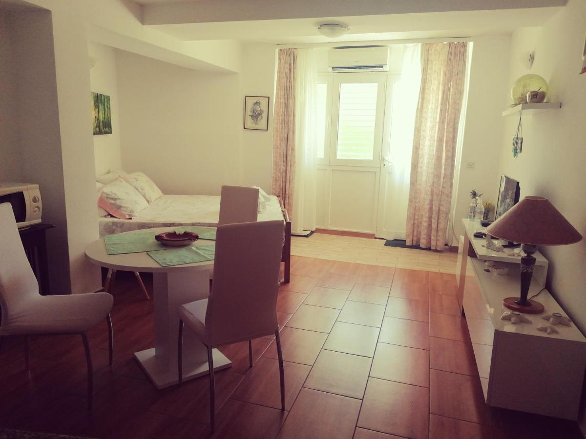Apartment Lju On The Beach Split Buitenkant foto